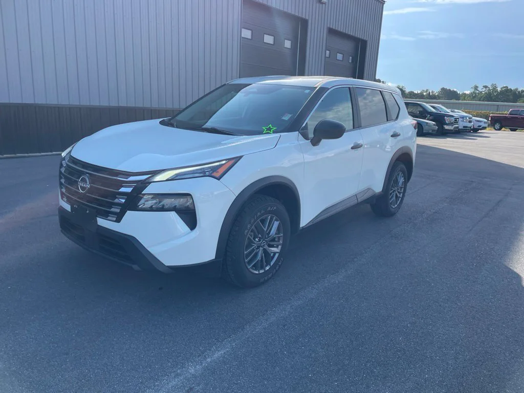 Used 2024 White Nissan S image 4