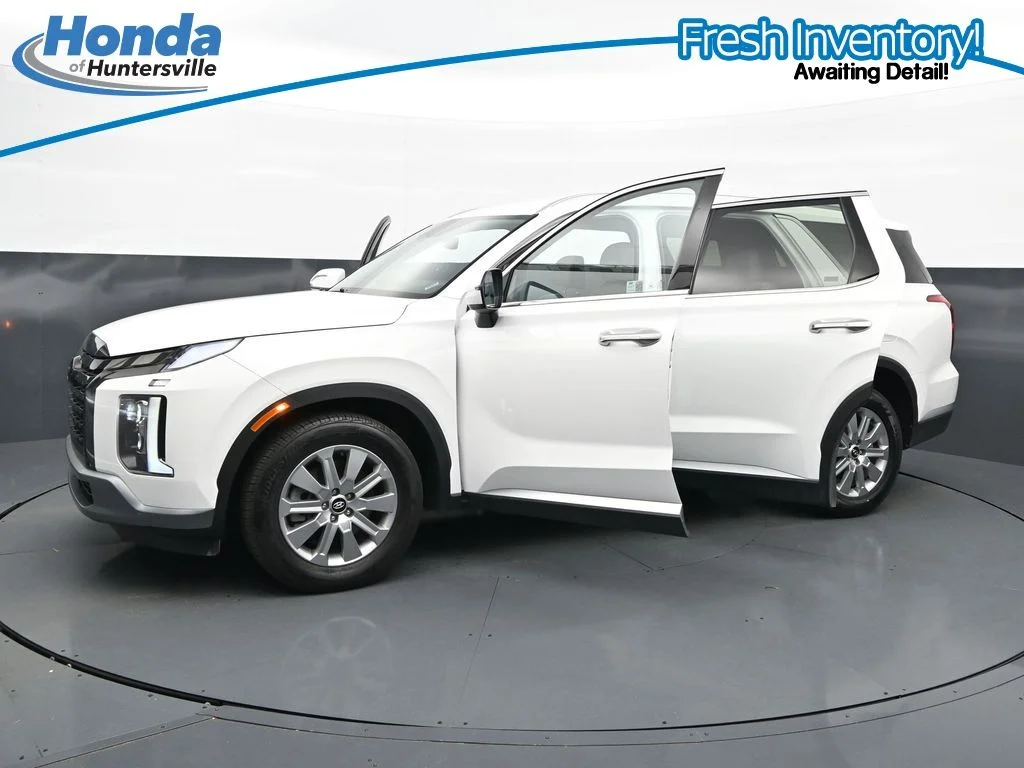 Used 2025 White Hyundai SEL image 39