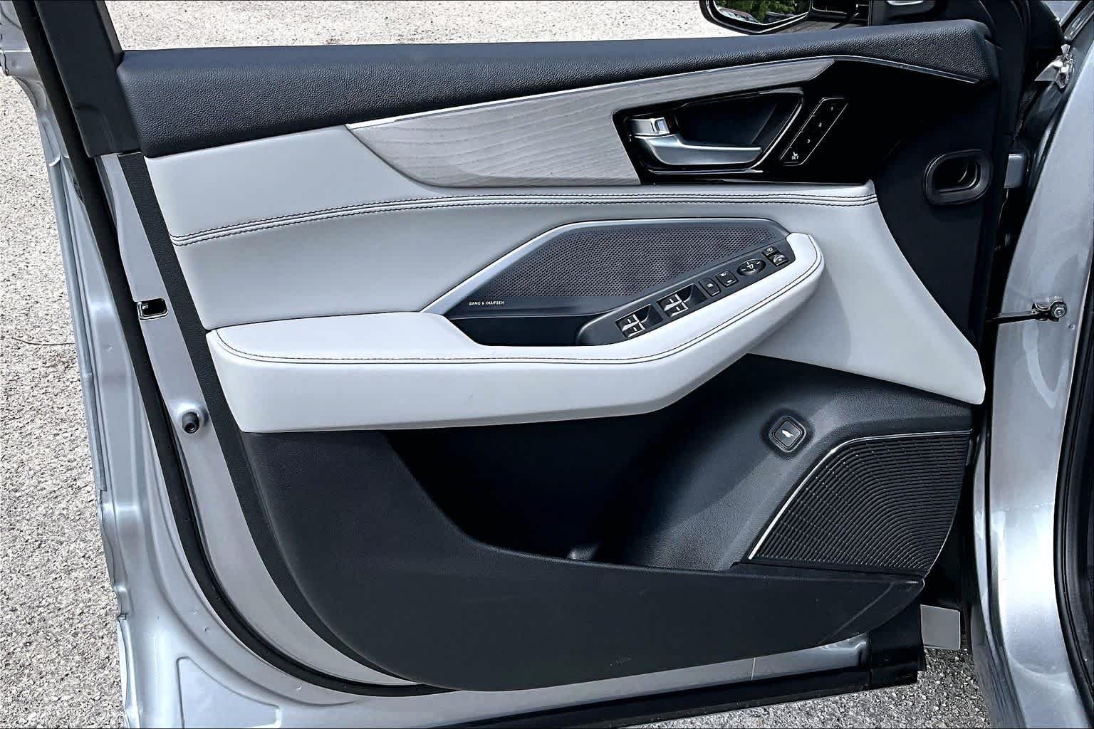 New 2026 Solar Silver Metallic Acura w/Advance Package image 10