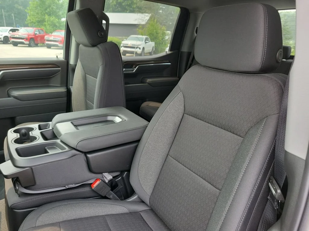 New 2026 Summit White Chevrolet LT (2FL) image 5