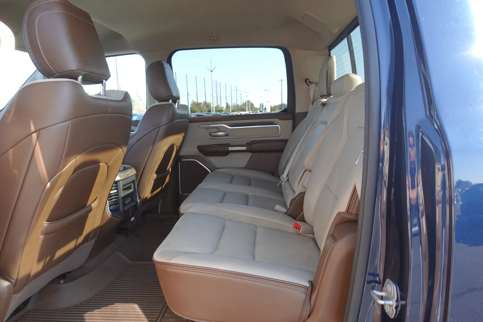 Used 2020 Patriot Blue Pearlcoat Ram Laramie image 14