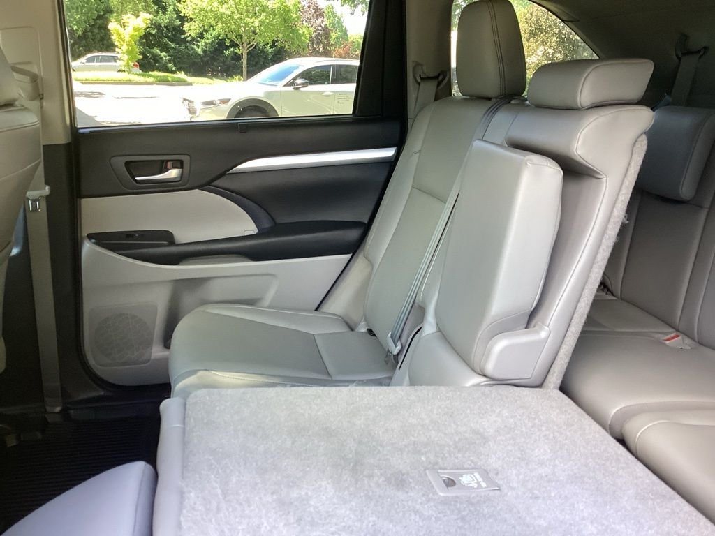 Used 2019 Blue Toyota XLE image 6