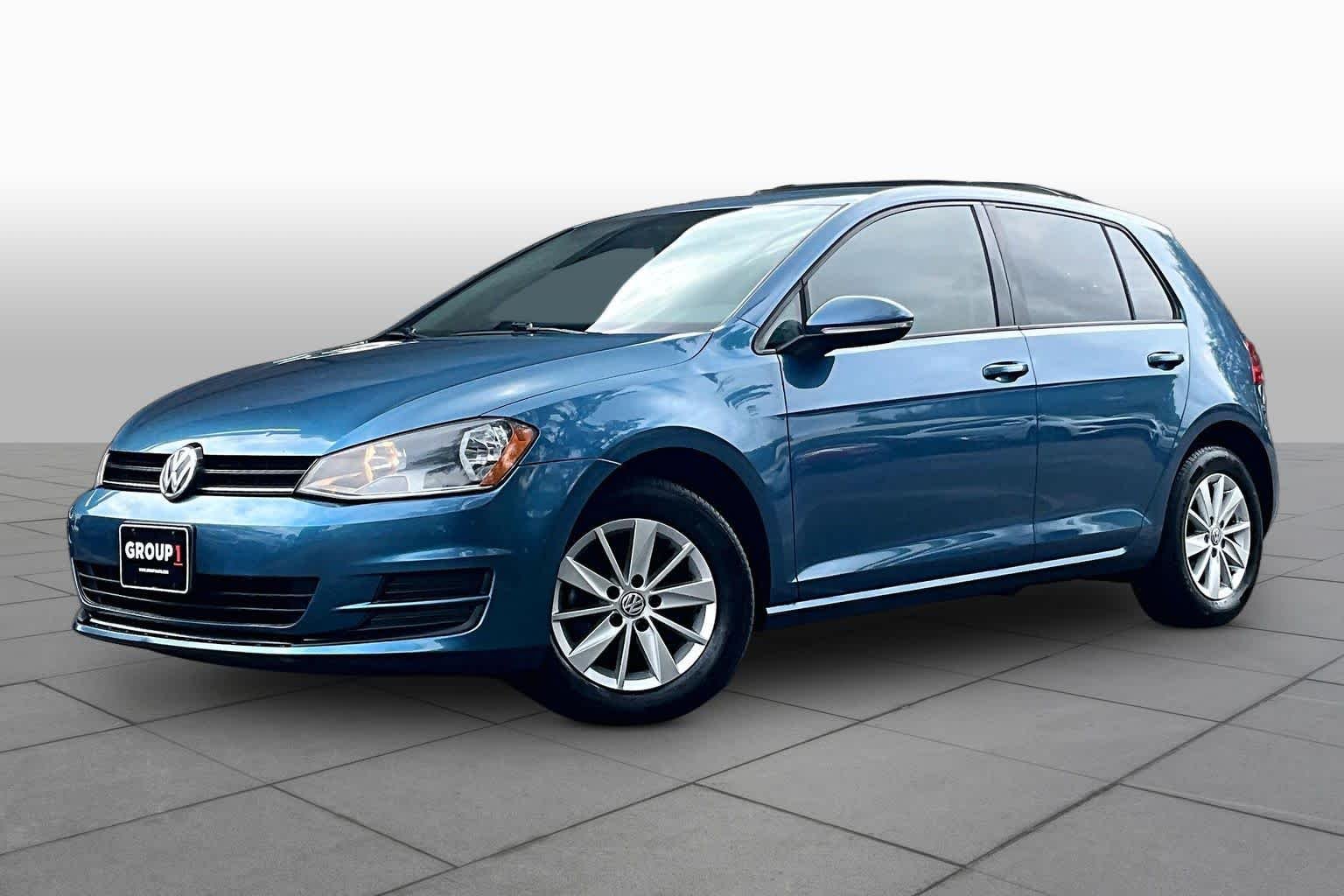 Pre-Owned 2017 Volkswagen Golf S