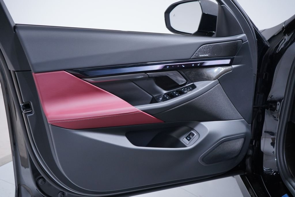 New 2027 Black Sapphire Metallic BMW 550e xDrive image 15