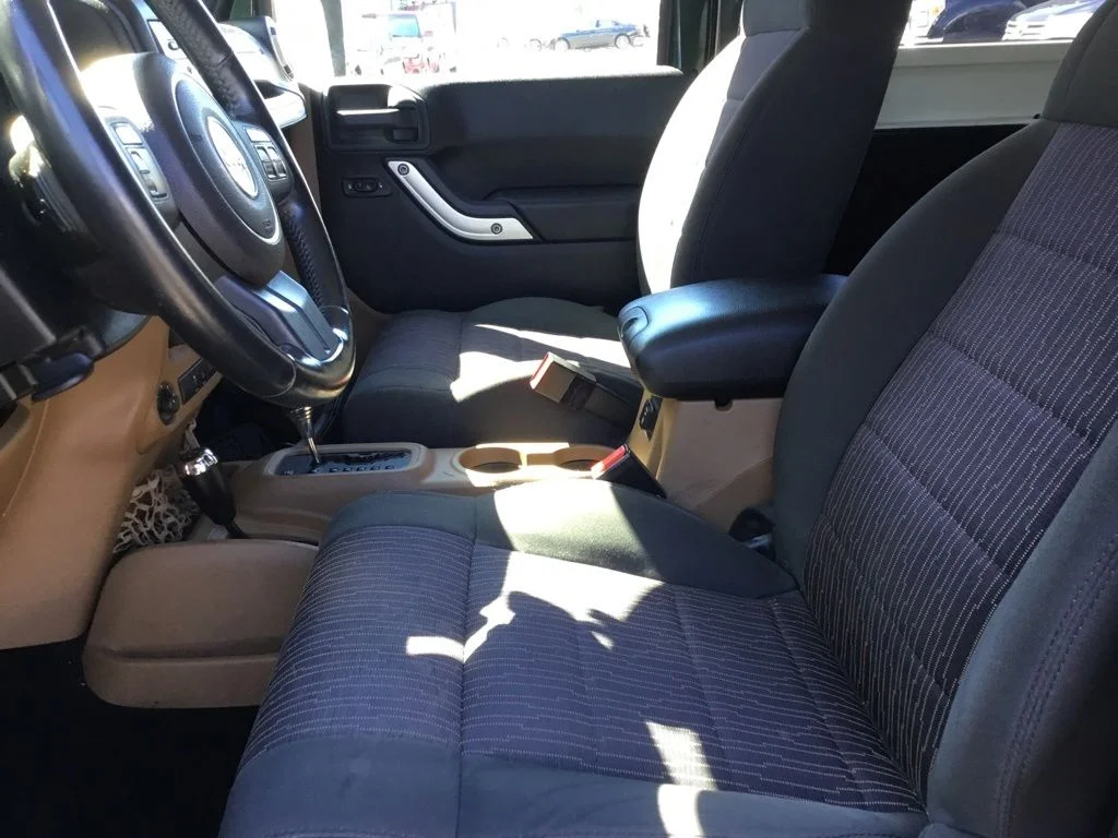 Used 2011 Green Jeep Sahara image 3