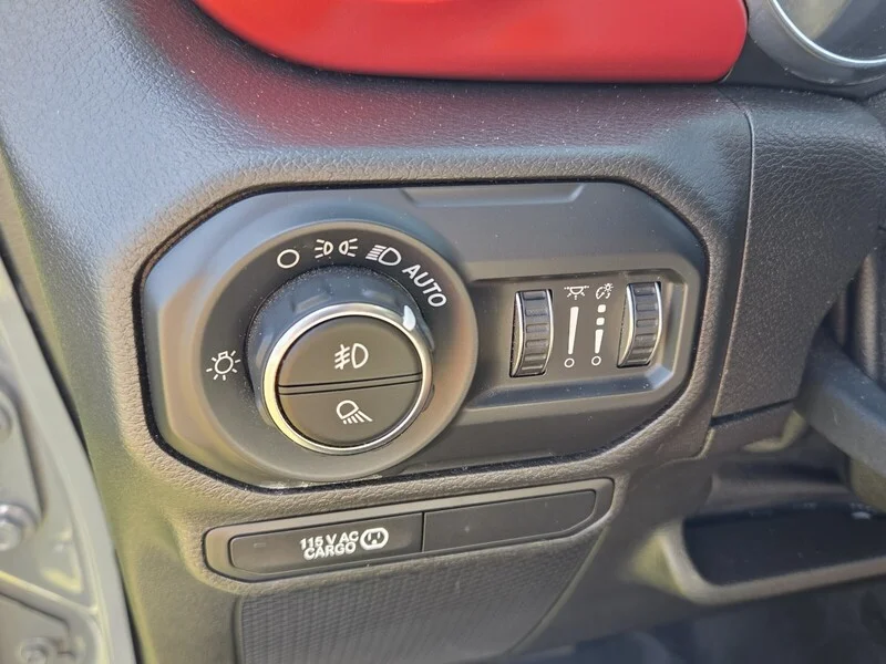 Used 2020 Gray Clearcoat JEEP RUBICON image 29