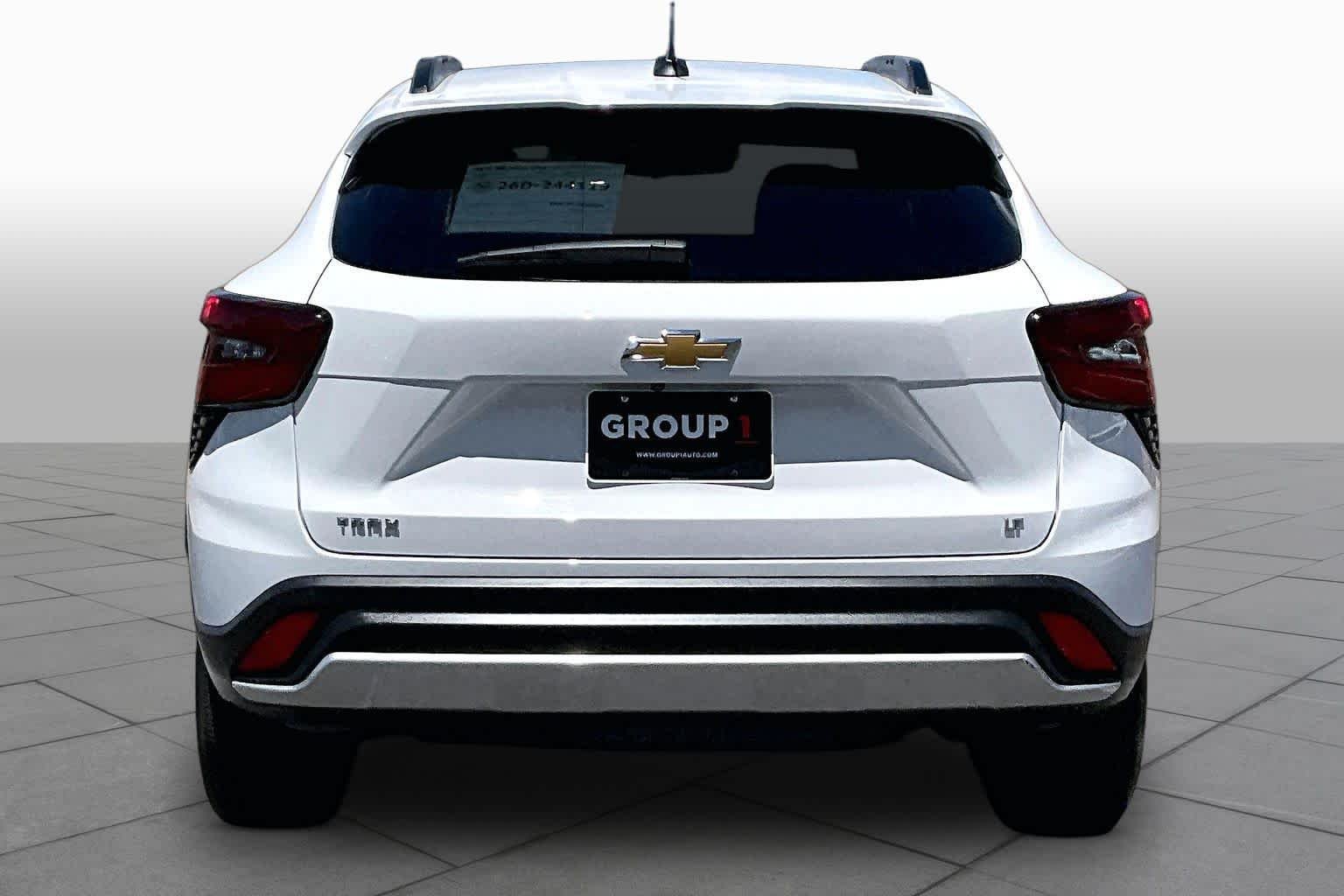 Used 2025 Summit White Chevrolet LT image 5