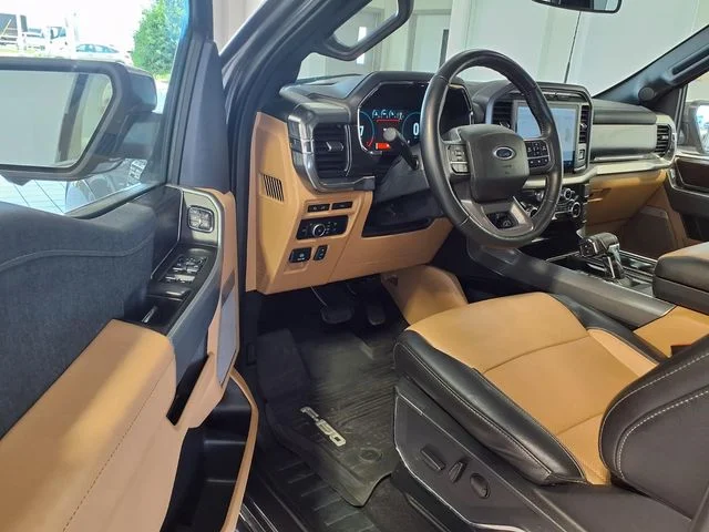 Used 2023 Gray Metallic Ford Lariat image 9