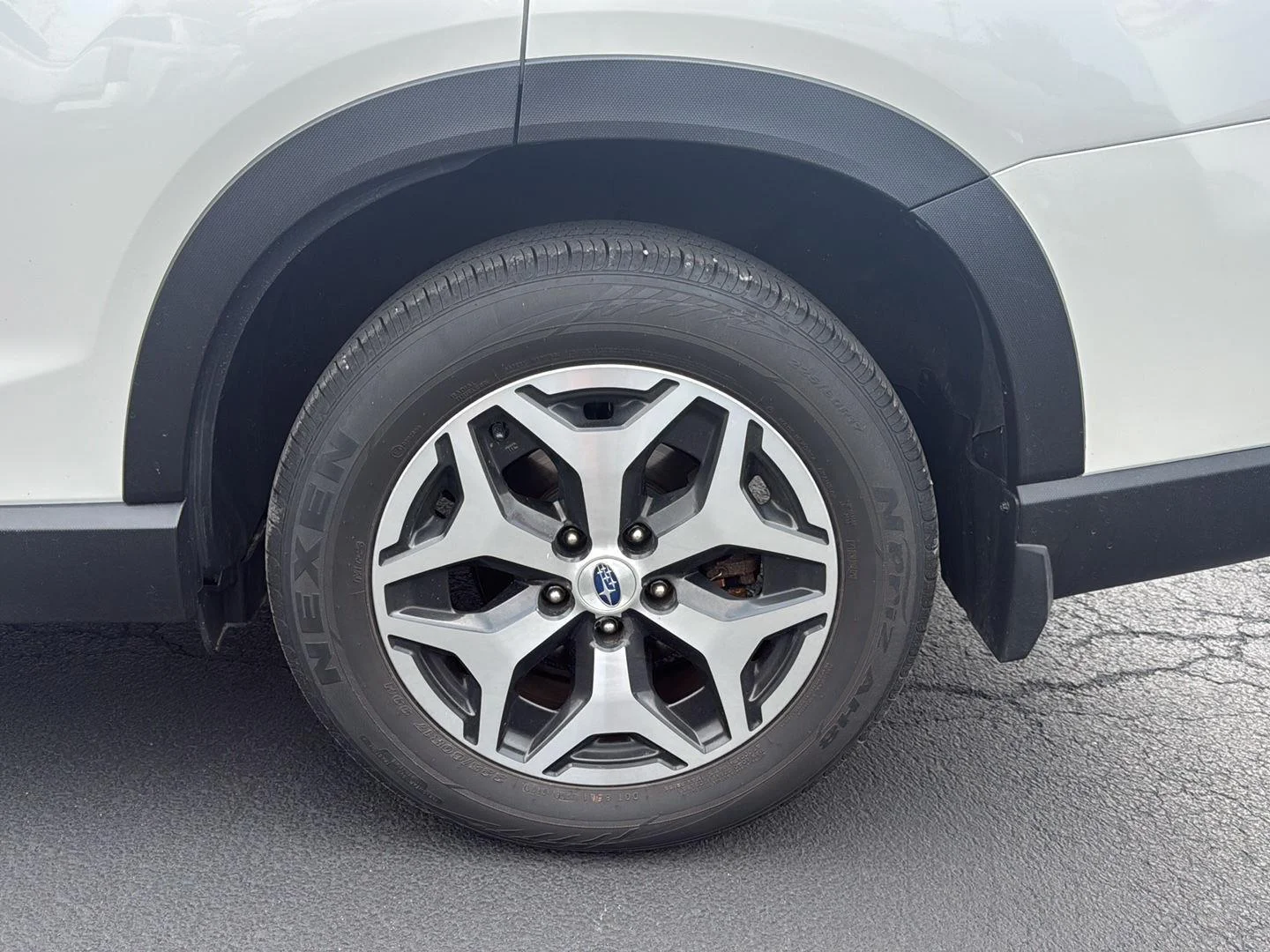 Used 2020 Crystal White Pearl Subaru Premium image 9