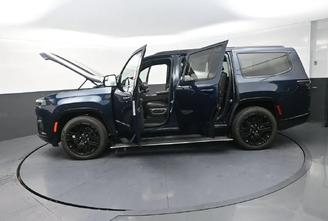 New 2026 Fathom Blue Pearl-Coat Exterior Paint Jeep Limited Reserve image 32