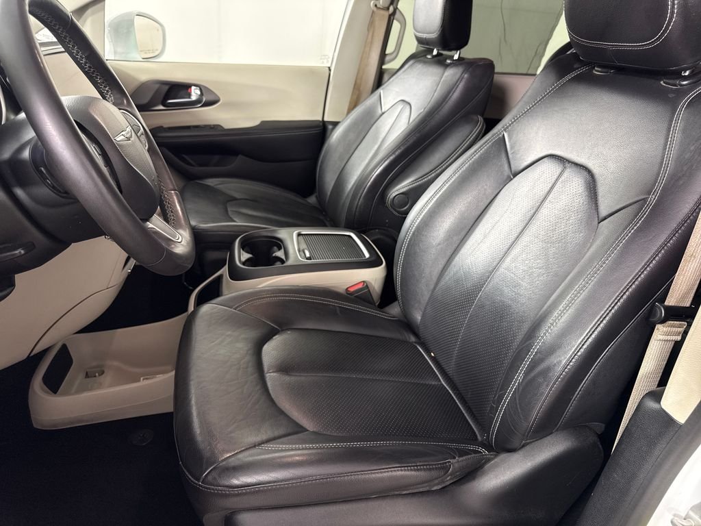2022 Chrysler Pacifica Touring L - Photo 11