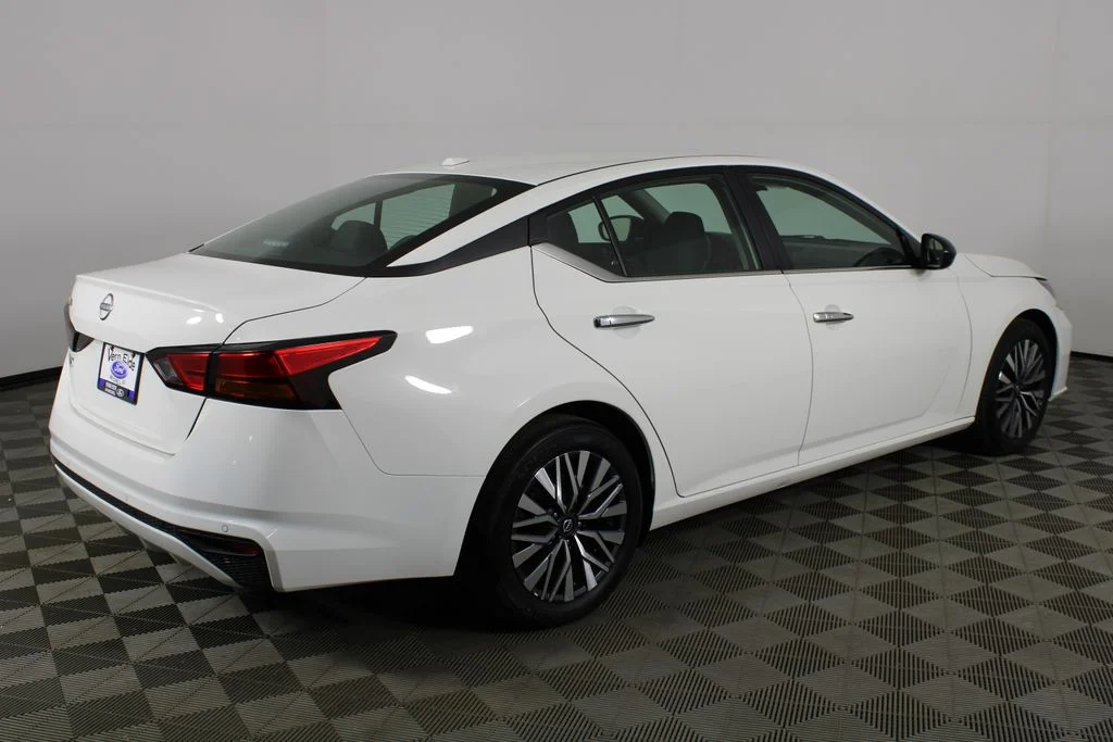 2025 Nissan Altima SV - Photo 5