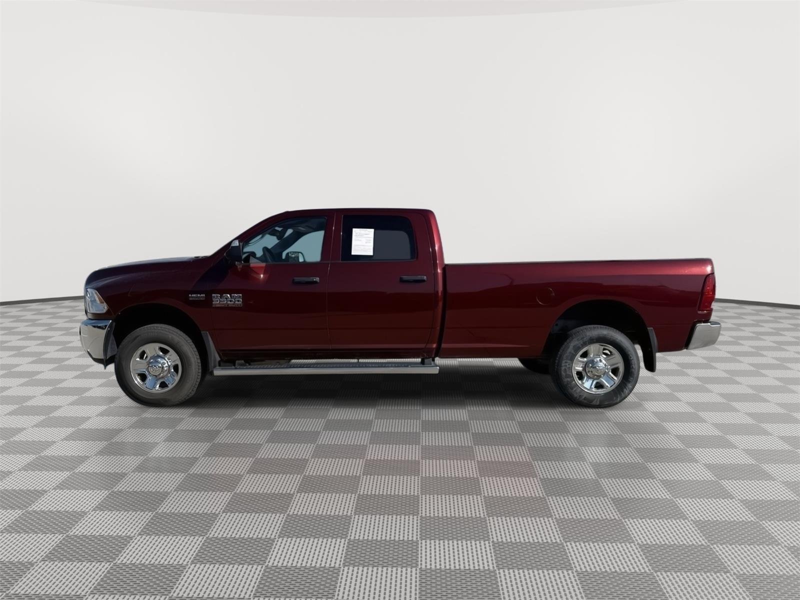 Used 2016 Delmonico Red Pearlcoat Ram Tradesman image 4