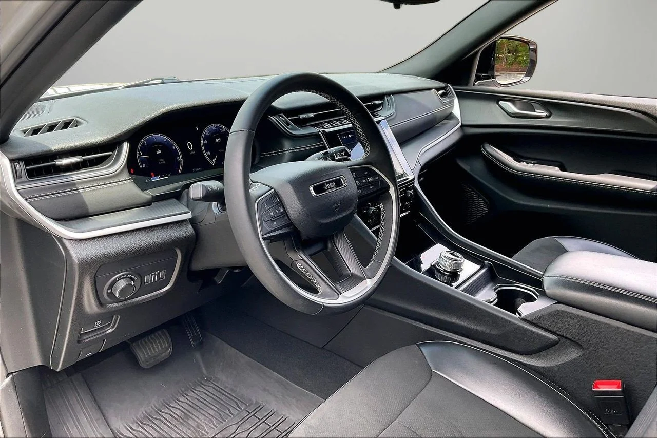 Used 2024 Silver Jeep Altitude X image 20