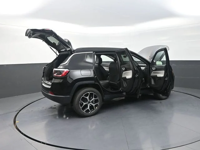 New 2026 Diamond Black Crystal Pearl-Coat Exterior Paint Jeep Limited image 35