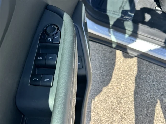 Used 2025 WHITE BUICK Preferred image 23