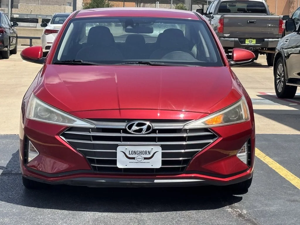 Used 2020 Red Hyundai SE image 13