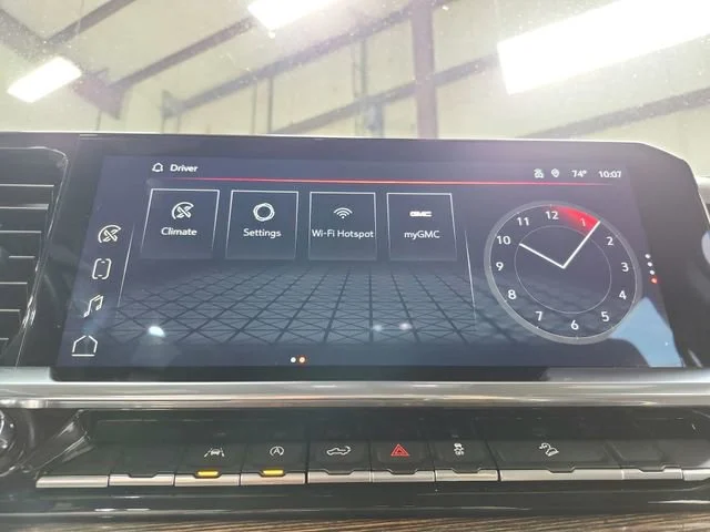 Used 2024 Summit White GMC Elevation image 32