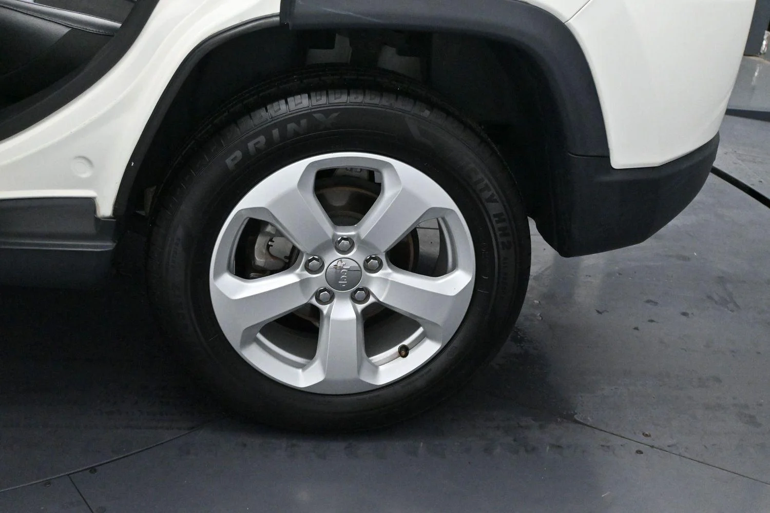 Used 2019 White Clearcoat Jeep Latitude image 32