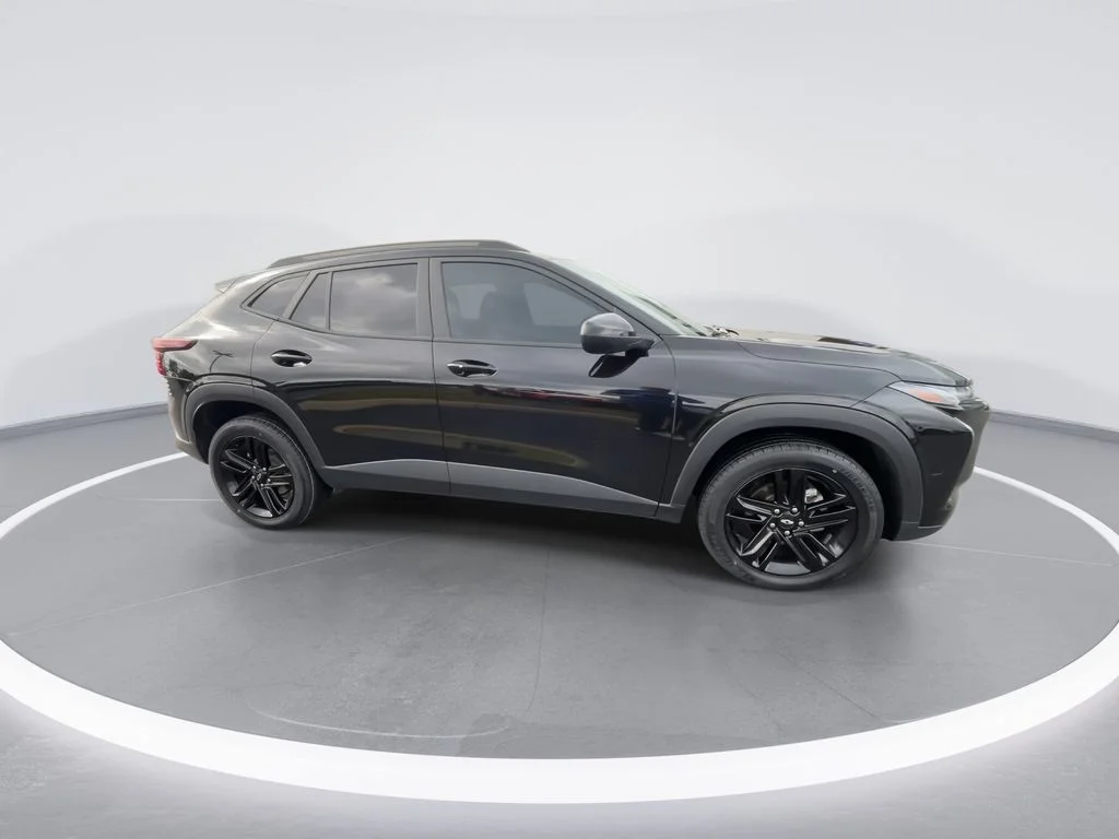 Used 2025 Black Chevrolet ACTIV image 9