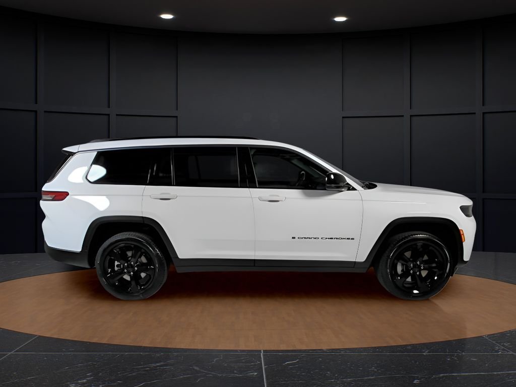 New 2026 Bright White Clear-Coat Exterior Paint Jeep Limited image 8