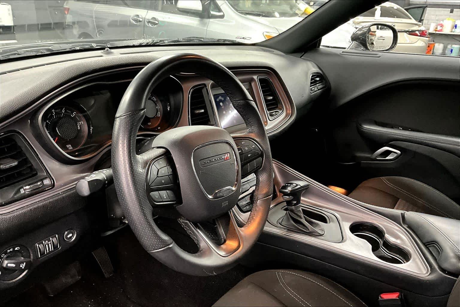 Used 2023 Granite Pearlcoat Dodge SXT image 17