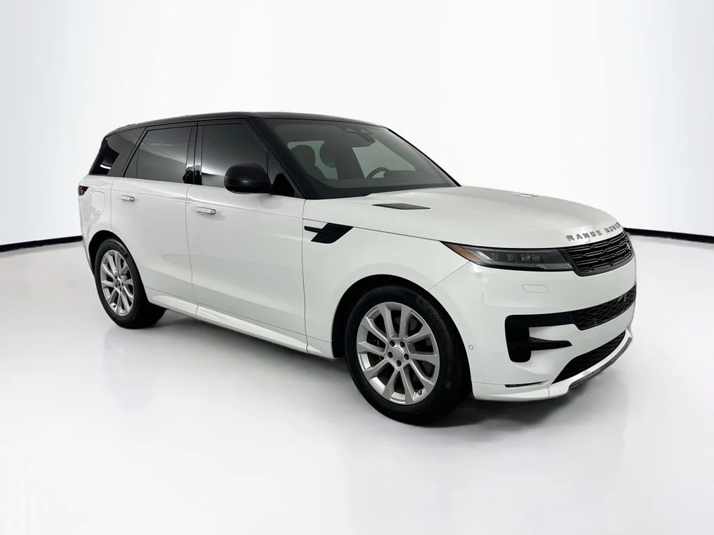 Used 2024 White Land Rover Dynamic SE image 3