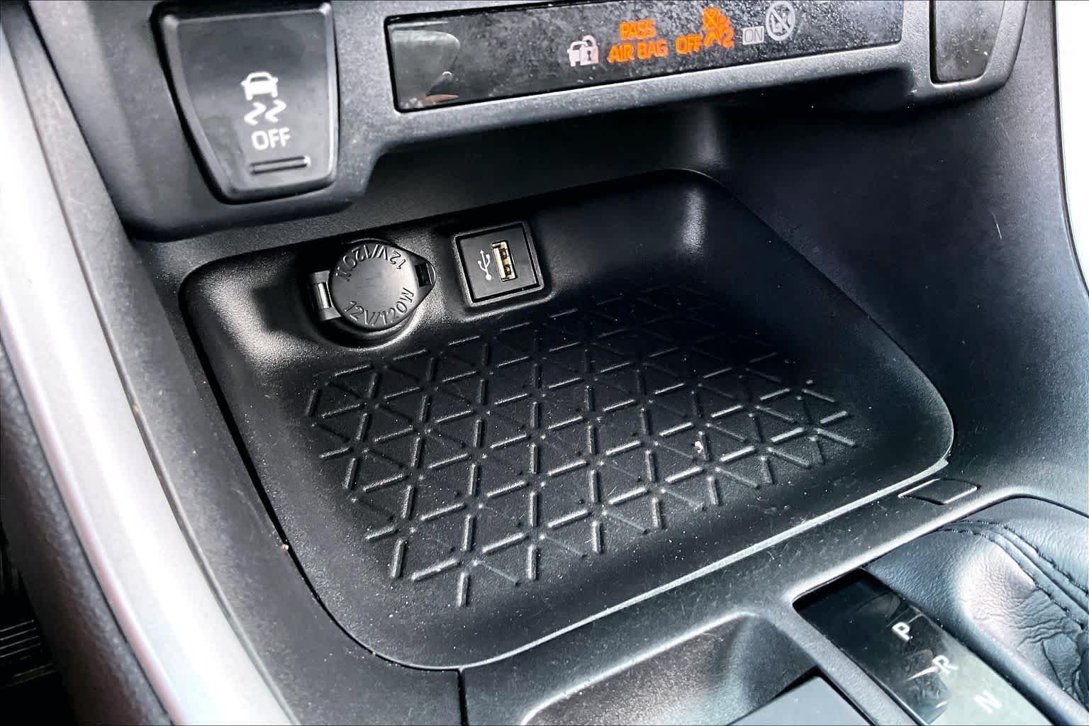 Used 2023 Wind Chill Pearl Toyota Hybrid SE image 34