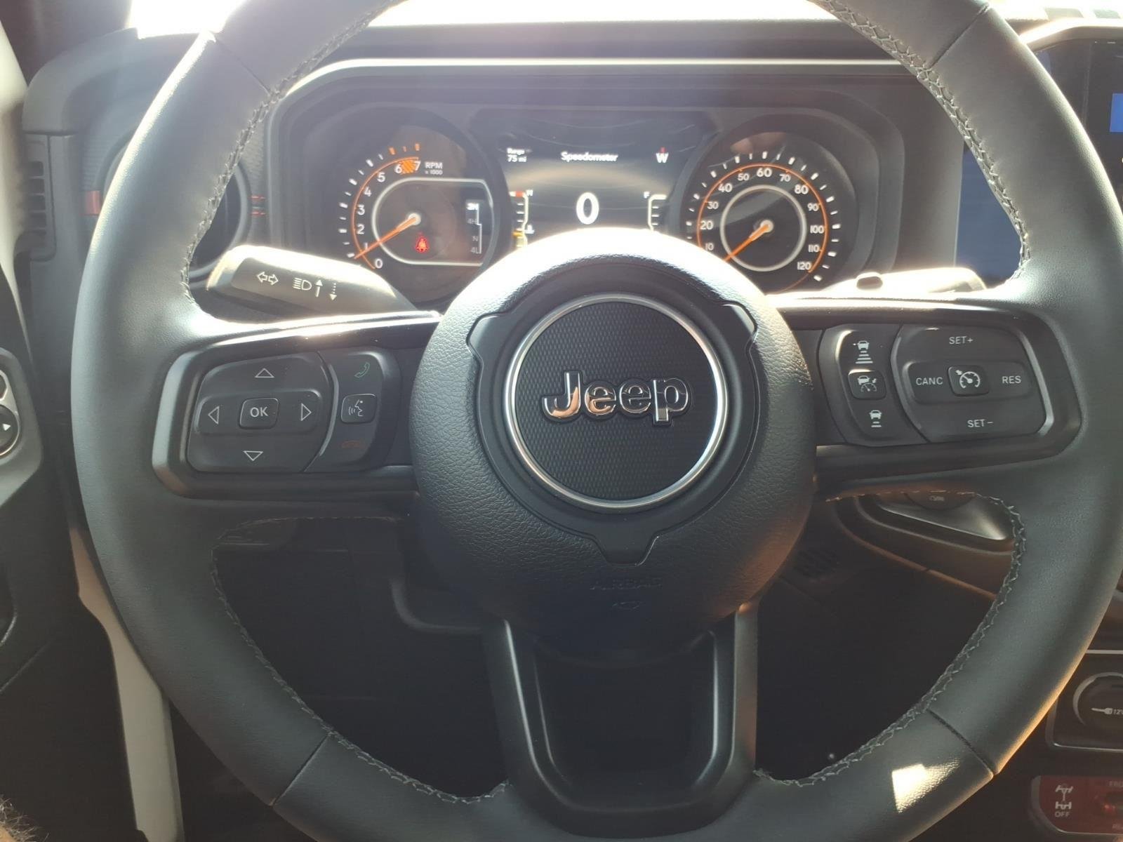 Used 2025 Bright White Clearcoat Jeep Rubicon image 27