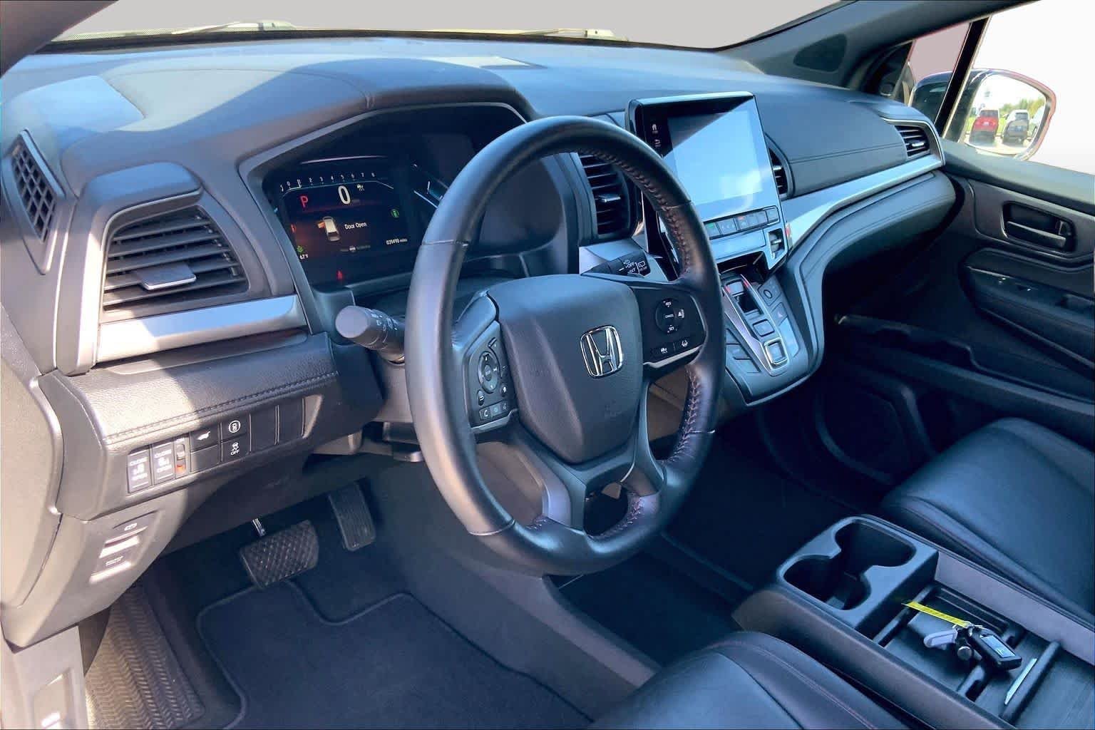 Used 2024 Platinum White Pearl Honda Sport image 18