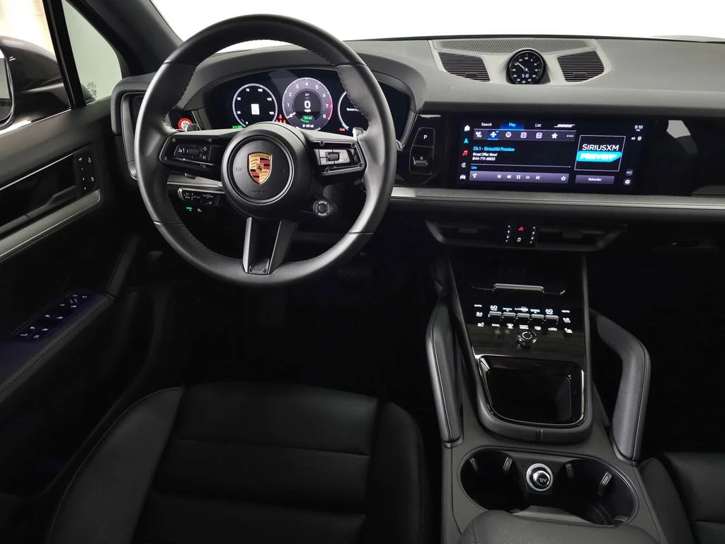 Used 2025  Porsche Base image 20