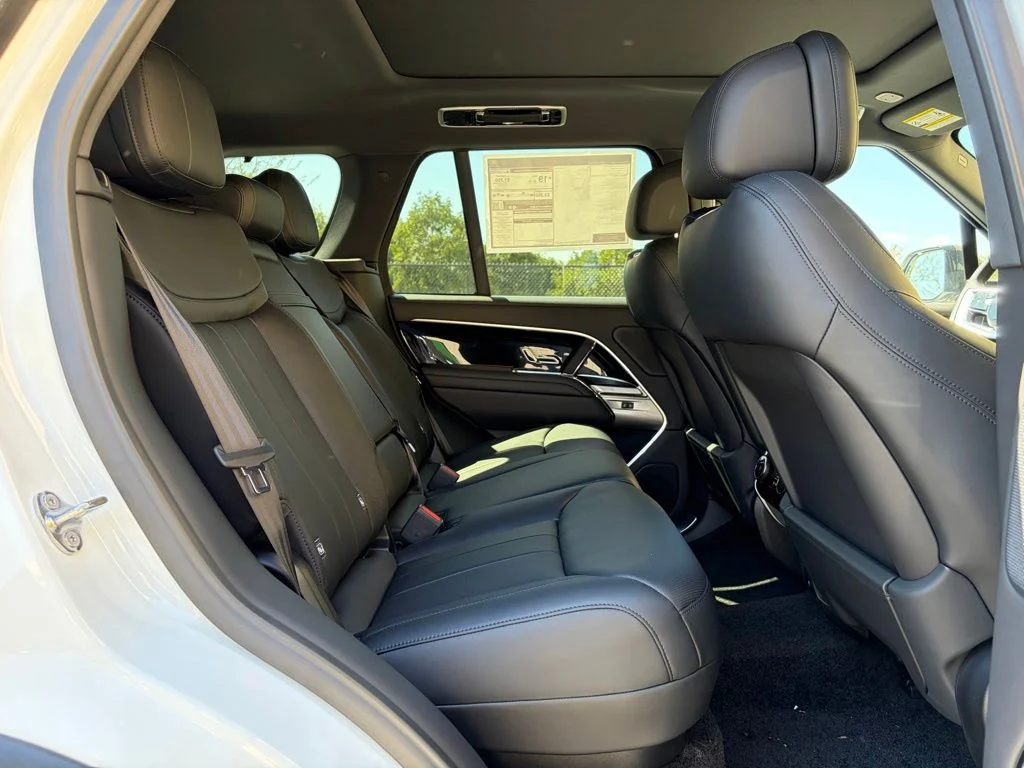 2025 Land Rover Range Rover SE - Photo 17