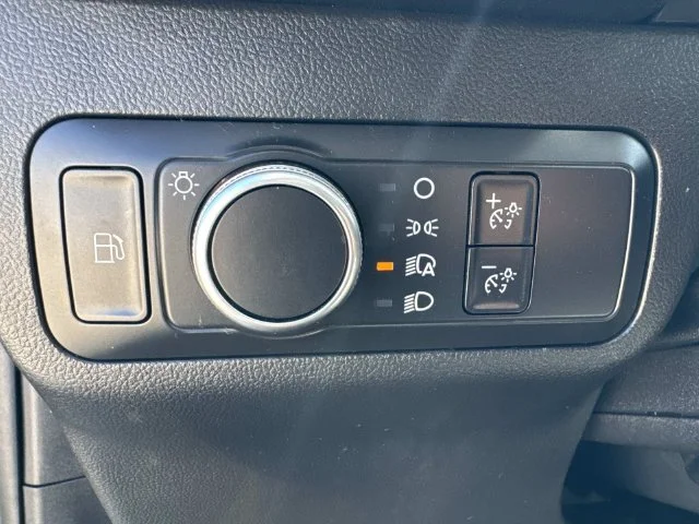 Used 2022 Black Ford SE image 44