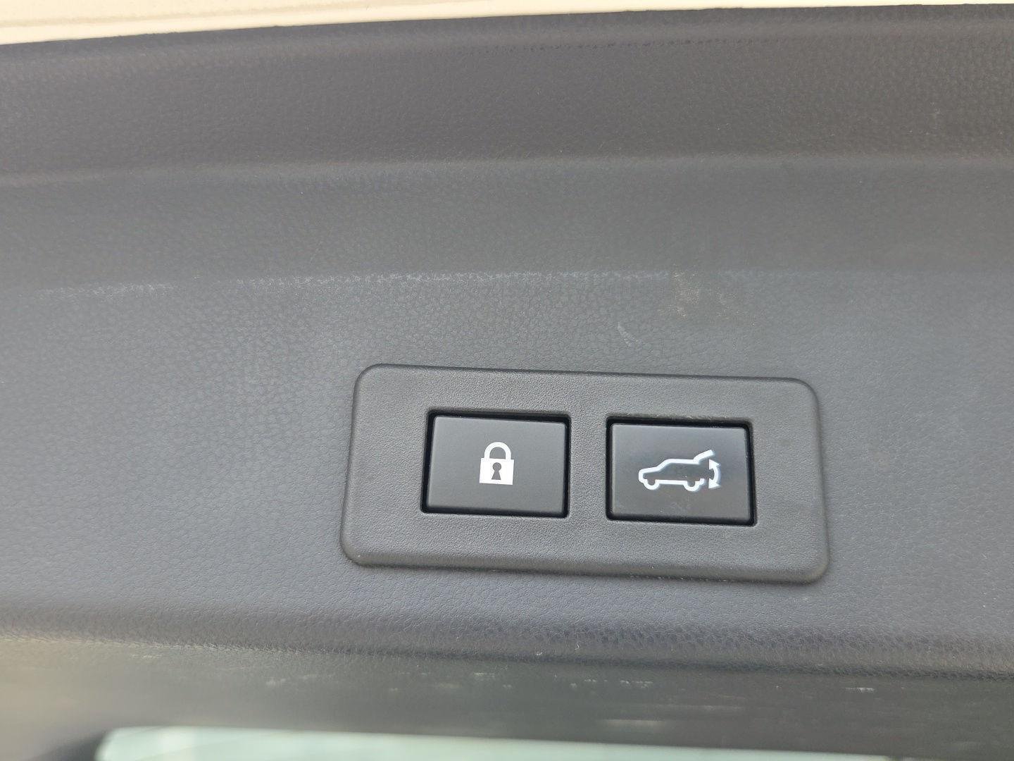 Used 2021 Crystal White Pearl Subaru Limited image 10