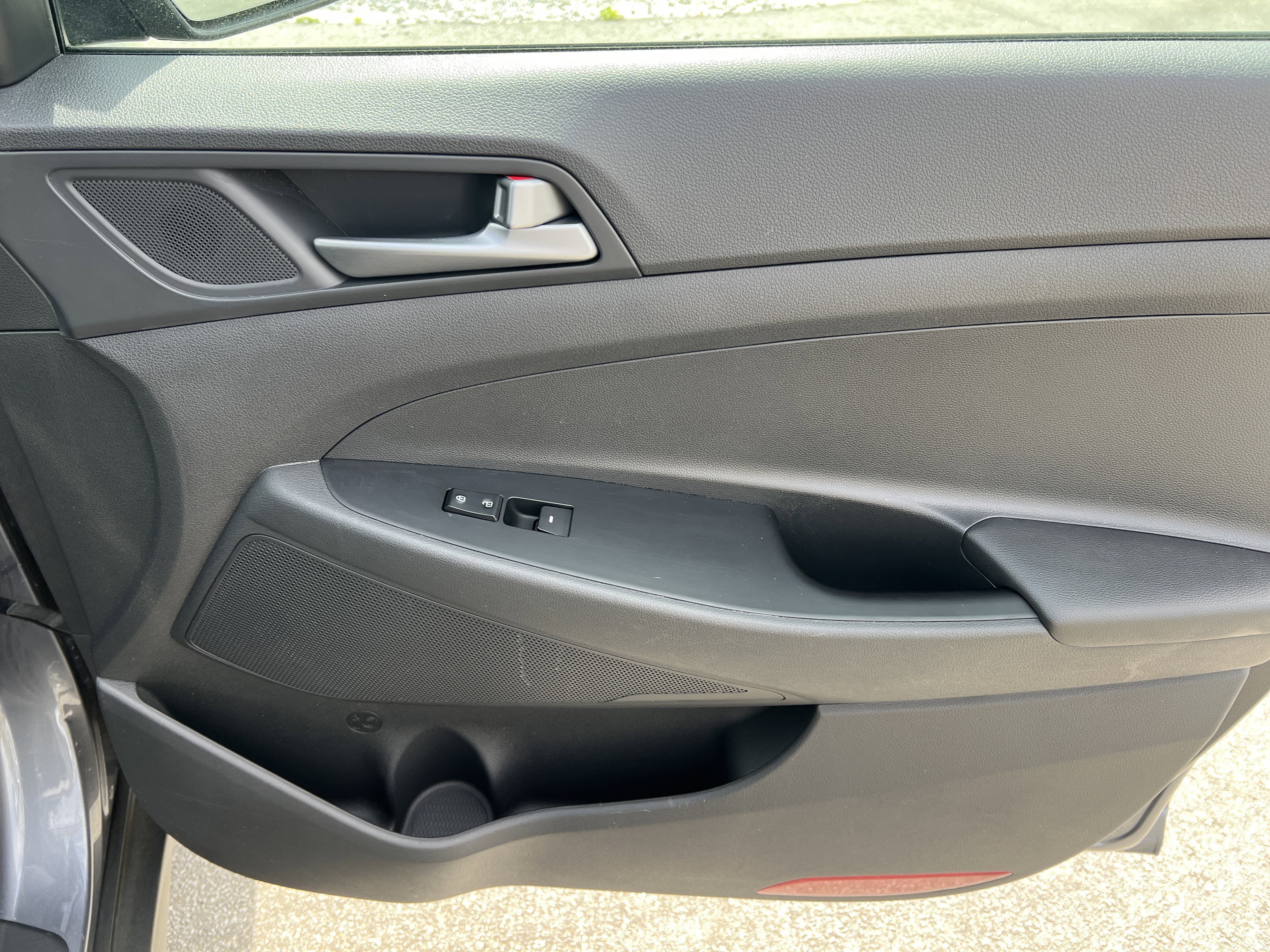 Used 2017 Coliseum Gray Hyundai  image 15