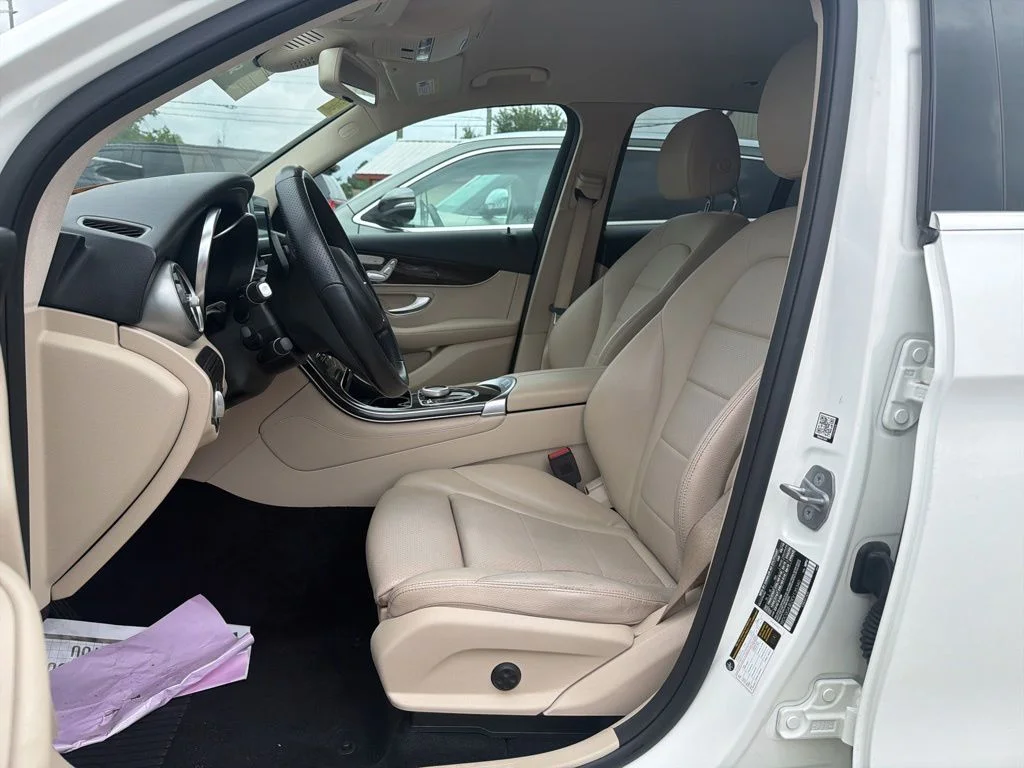 Used 2019 White Mercedes-Benz GLC 300 image 6