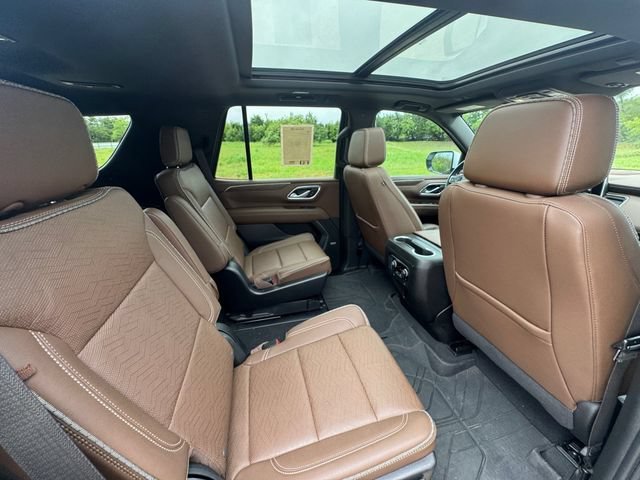 Used 2022 Iridescent Pearl Tricoat Chevrolet High Country image 32