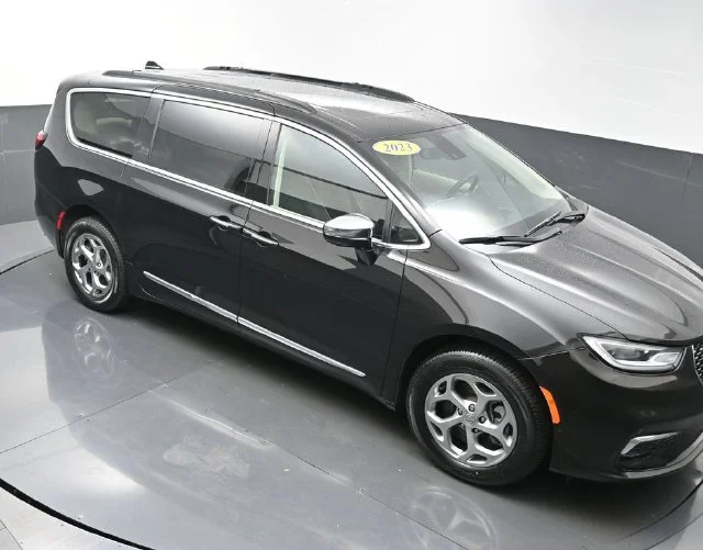 Used 2023 Black Chrysler Limited image 38