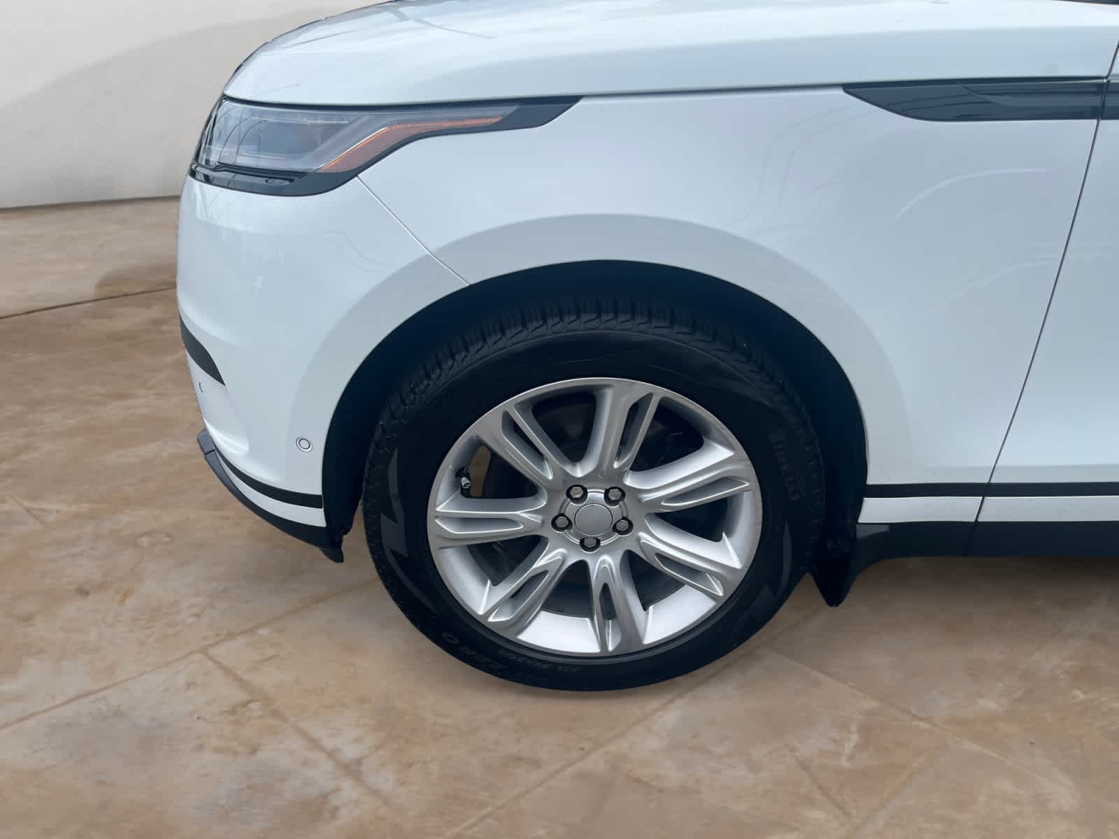 Certified Used 2026 Fuji White Land Rover S image 14