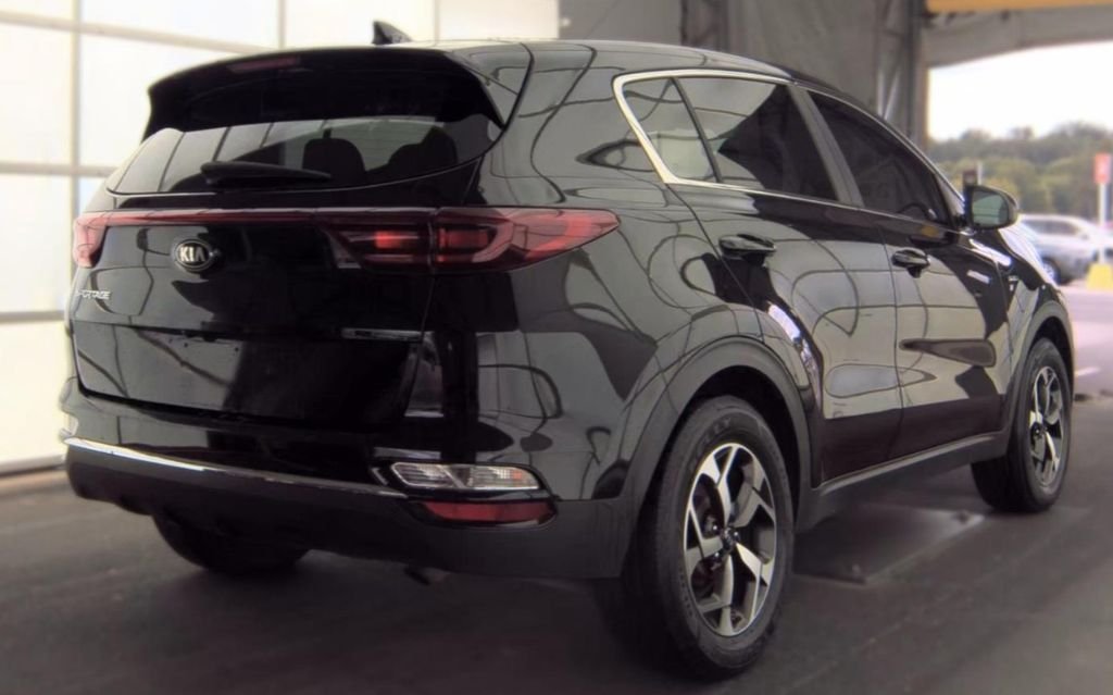 Used 2021 Red Kia LX image 3