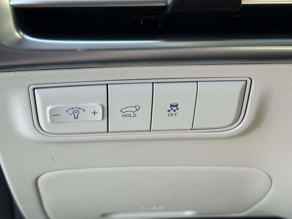 Certified Used 2025 Green Hyundai SEL Convenience image 31