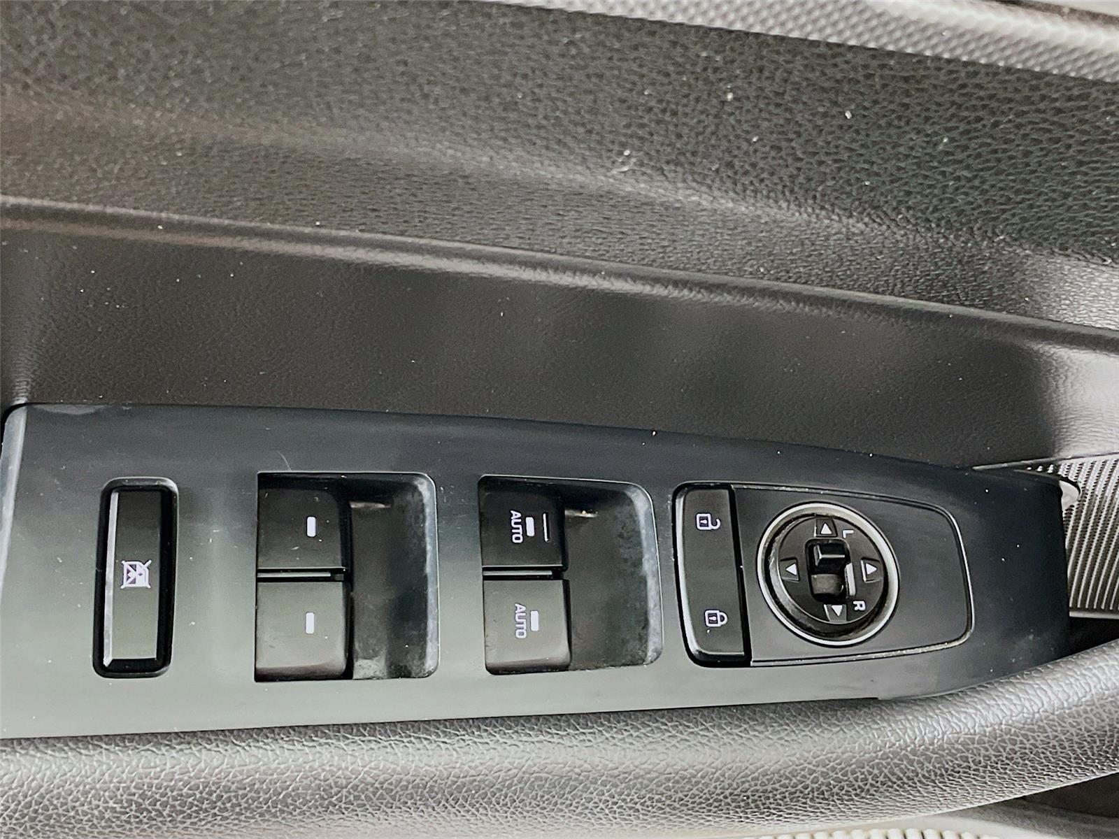 Used 2019 Quartz White Pearl Hyundai SEL image 22