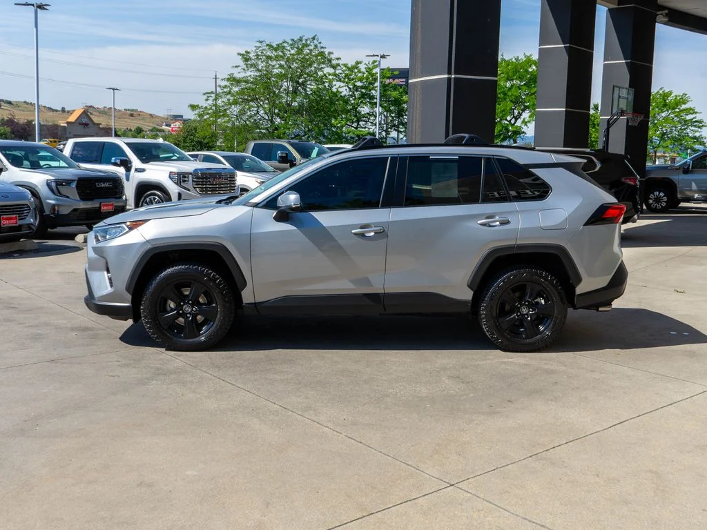 Used 2019 Silver Toyota XLE image 4