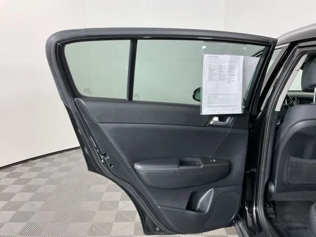 Used 2017 Red Kia EX image 26