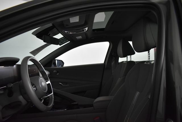 2025 Hyundai Elantra SEL - Photo 29