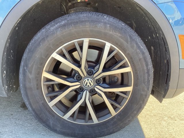 Certified Used 2019 Silk Blue Metallic Volkswagen 2.0T SE image 9