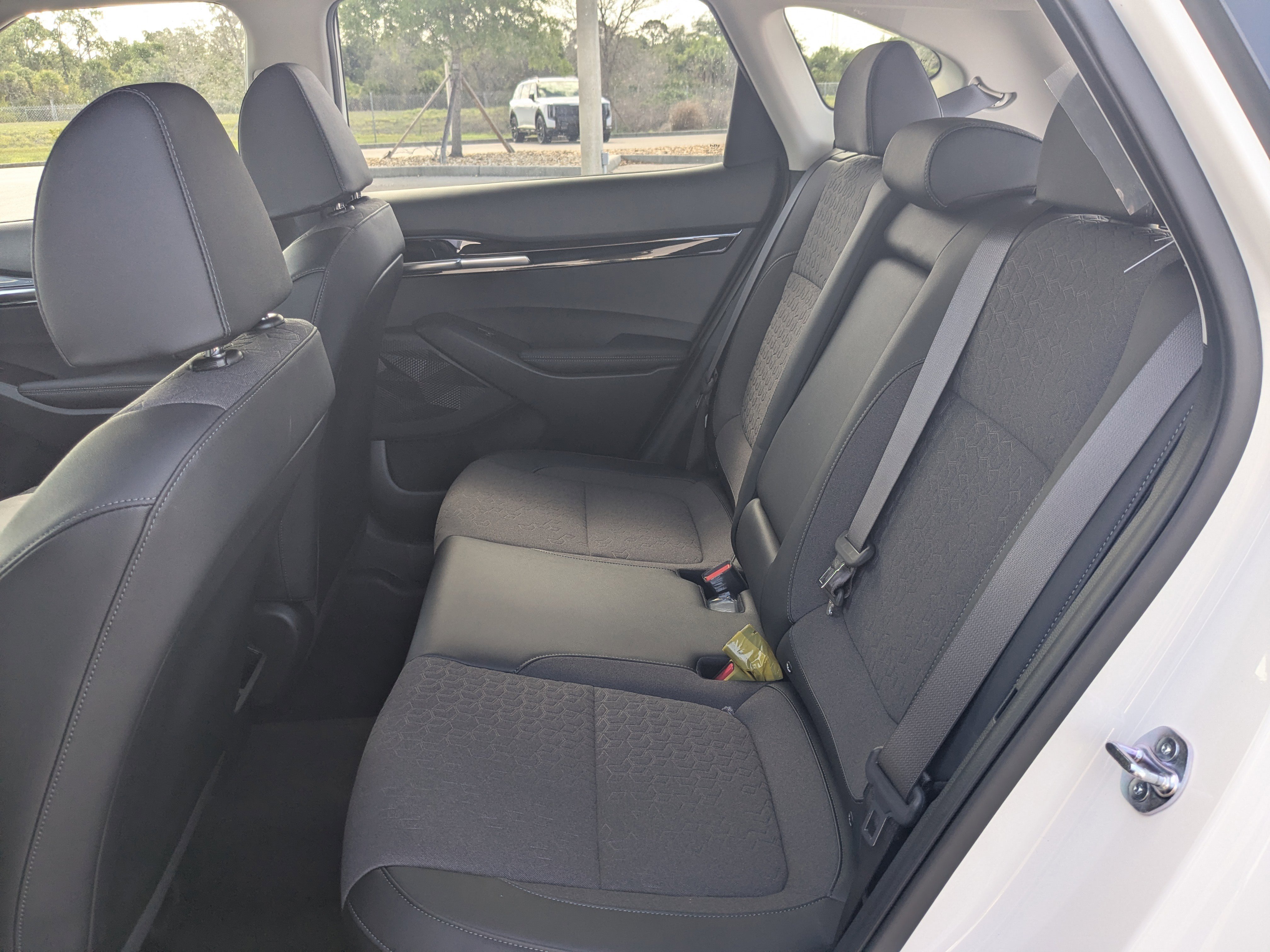 New 2026 Snow White Pearl Kia S image 15