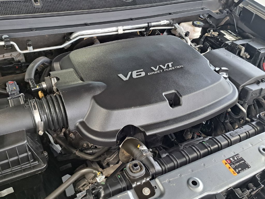Used 2020 Gray Chevrolet LT image 30