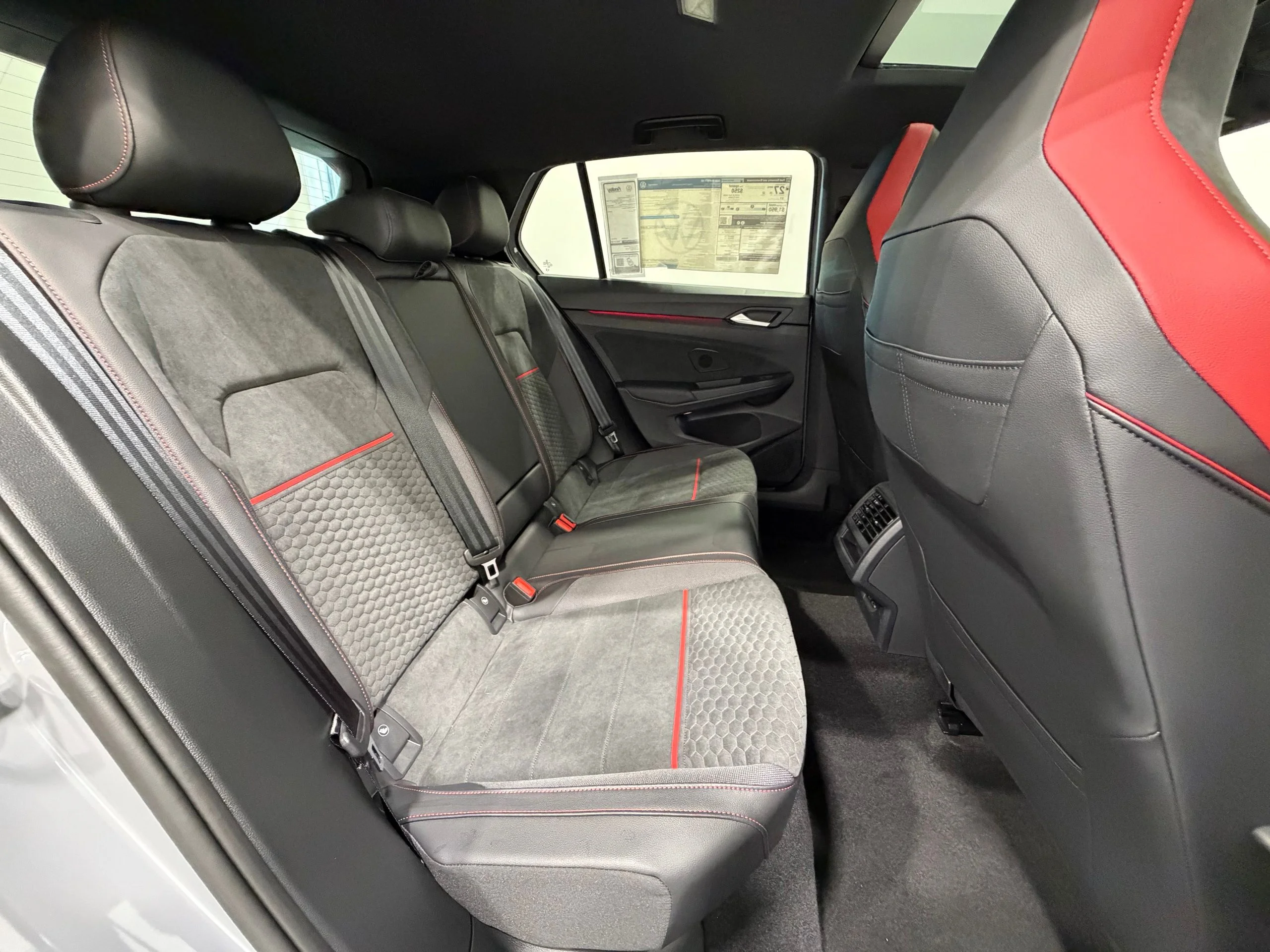 2025 Volkswagen Golf GTI SE - Photo 26