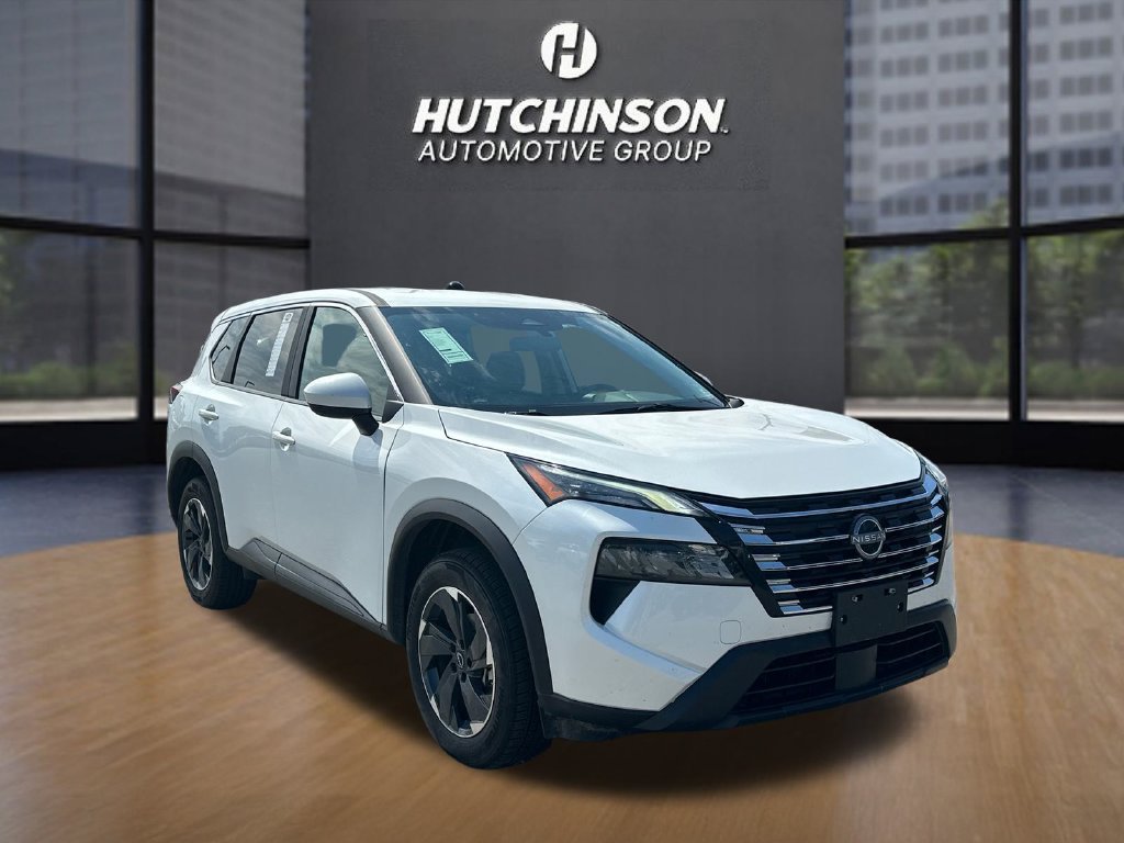 Used 2025 White Nissan SV image 1